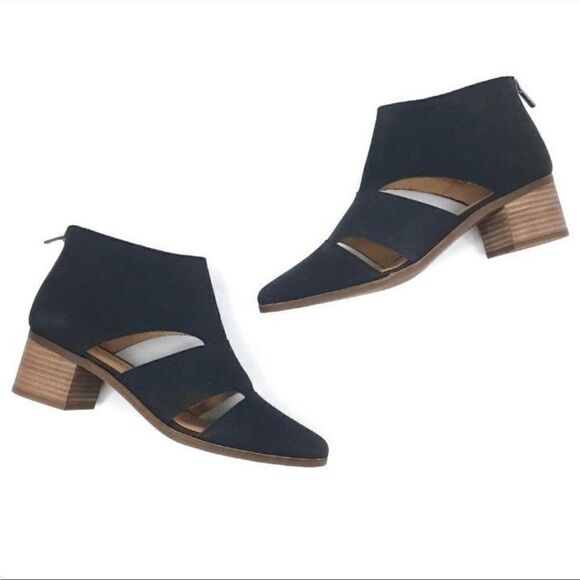 LOVELY LIKE NEW LUCKY BRAND RALWAN BLACK LEATHER CUTOUT BOOTIES SIZE 11 (Euro43) - Picture 2 of 11